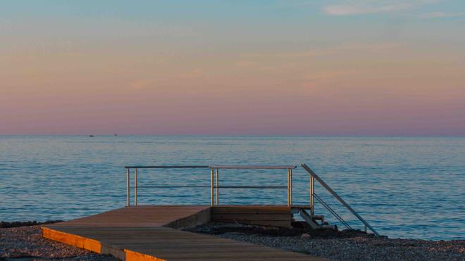 Close your eyes and listen to the sea