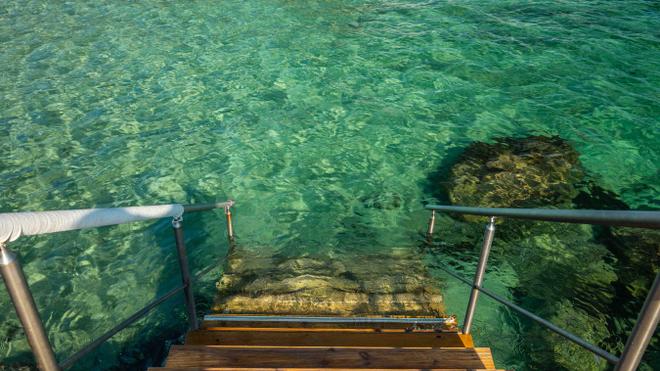 Close your eyes and listen to the sea
